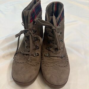 Source Unknown Women's Boots 6 1/2 Gray Taupe Suede Lace-Up Ankle with Plaid